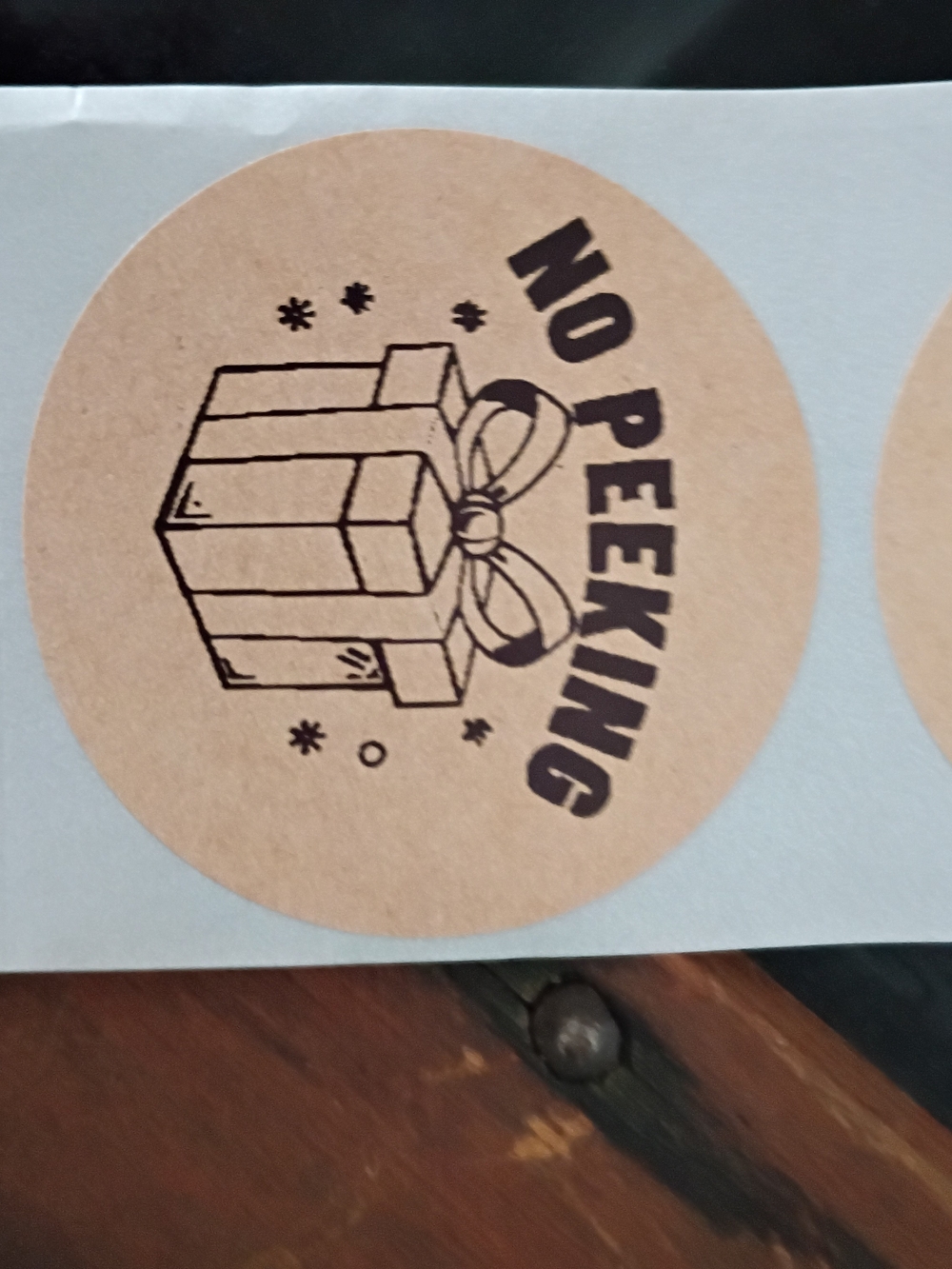 No Brand Brown 'No Peeking' Round Sticker